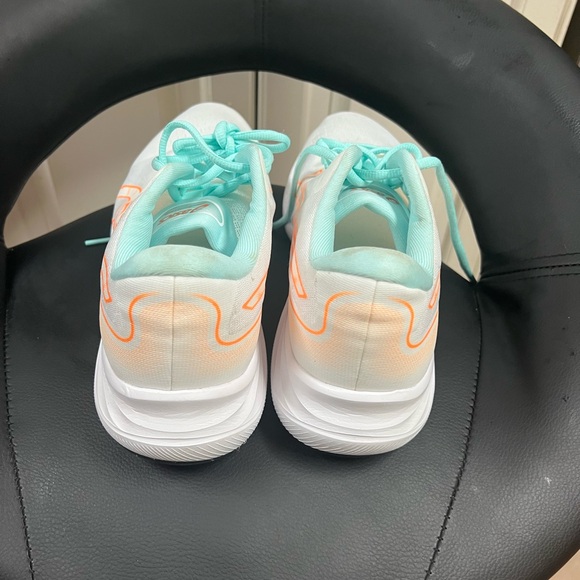 ASICS Women's Gel-Excite 10 size. Running Shoes - Picture 4 of 5